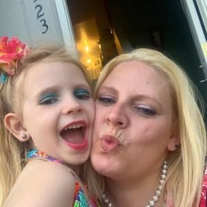 Meet your Posher, Crystal